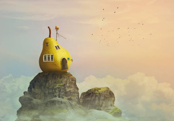 Une maison poire sur le sommet d'un rocher perché au milieu des nuages